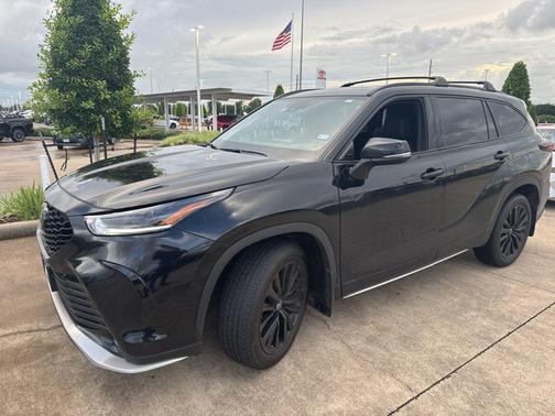 Midnight Black 2024 Toyota Highlander XSE