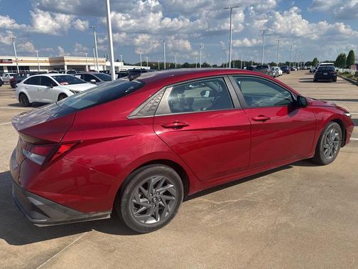 Ultimate Red 2024 Hyundai ELANTRA SEL