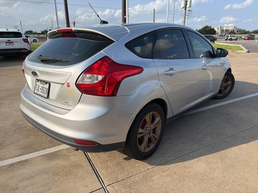 Ingot Silver 2014 Ford Focus SE