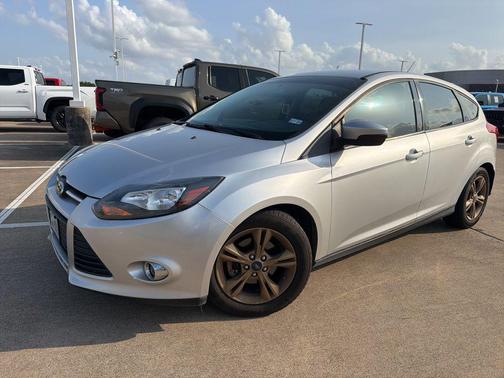 Ingot Silver 2014 Ford Focus SE
