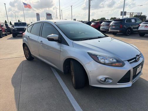 Ingot Silver 2014 Ford Focus SE