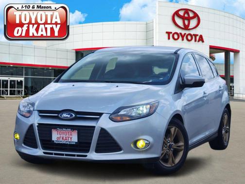 Ingot Silver 2014 Ford Focus SE