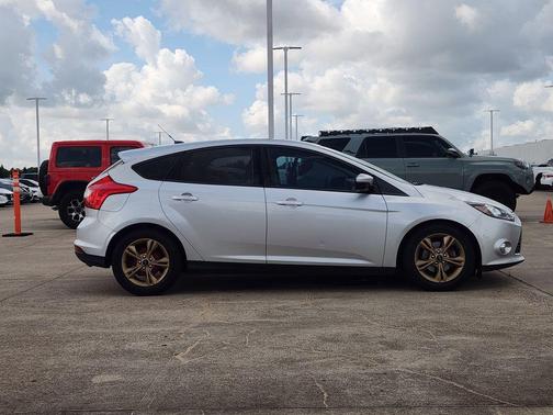 Ingot Silver 2014 Ford Focus SE