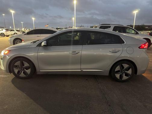 2022 Hyundai IONIQ Hybrid Limited
