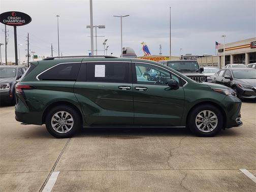 2022 Toyota Sienna XLE