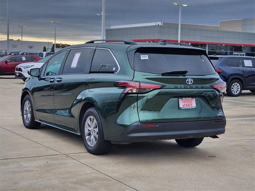 2022 Toyota Sienna XLE