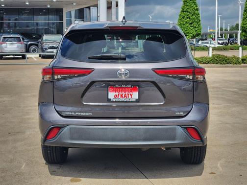 Magnetic Gray Metallic 2022 Toyota Highlander XLE