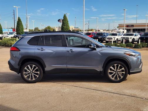 2025 Toyota Corolla Cross XLE