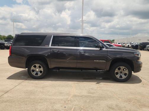 Tungsten Metallic 2017 Chevrolet Suburban LT