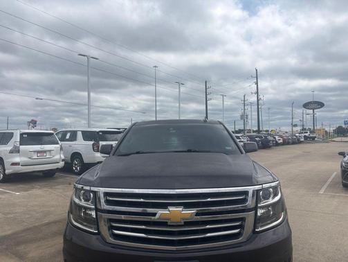 Tungsten Metallic 2017 Chevrolet Suburban LT