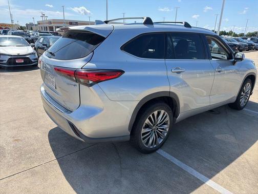 Celestial Silver Metallic 2021 Toyota Highlander Hybrid Platinum