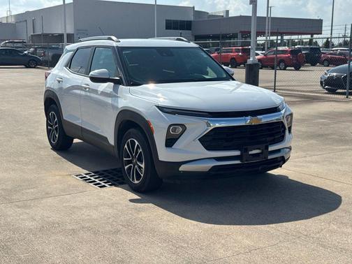 Summit White 2025 Chevrolet Trailblazer LT