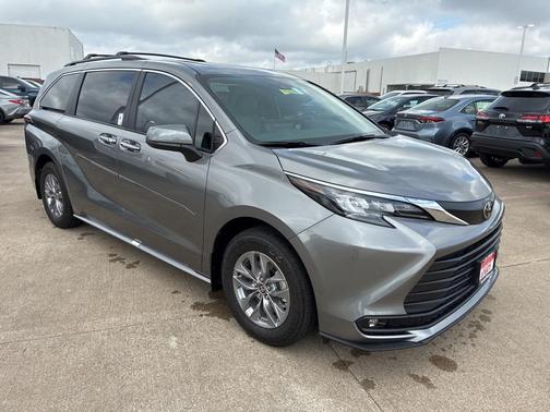 2026 Toyota Sienna XLE