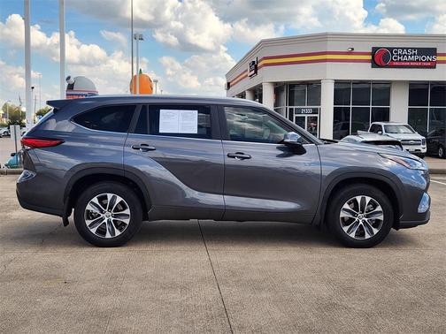 2023 Toyota Highlander Hybrid Platinum