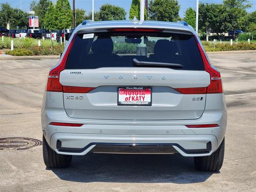 2024 Volvo XC60 B5 Plus Dark Theme