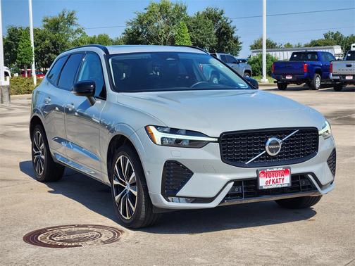 2024 Volvo XC60 B5 Plus Dark Theme