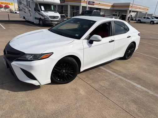 2020 Toyota Camry SE