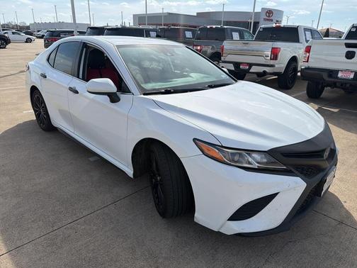2020 Toyota Camry SE