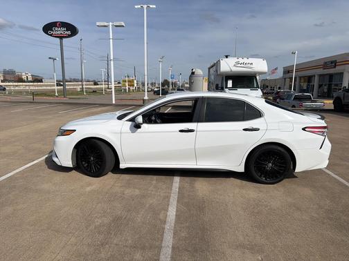 2020 Toyota Camry SE