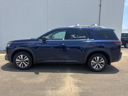 2022 Nissan Pathfinder SL 2WD