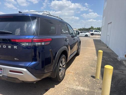 2022 Nissan Pathfinder SL 2WD