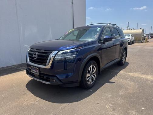 2022 Nissan Pathfinder SL 2WD