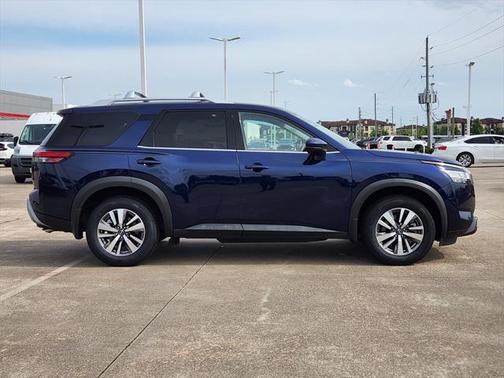 2022 Nissan Pathfinder SL 2WD