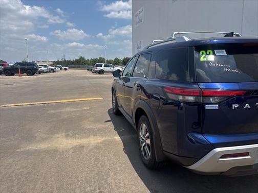 2022 Nissan Pathfinder SL 2WD