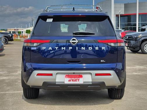 2022 Nissan Pathfinder SL 2WD