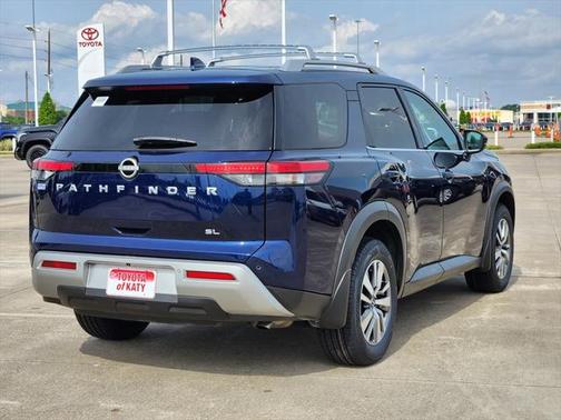 2022 Nissan Pathfinder SL 2WD