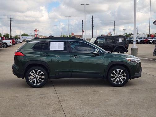 2024 Toyota Corolla Cross XLE