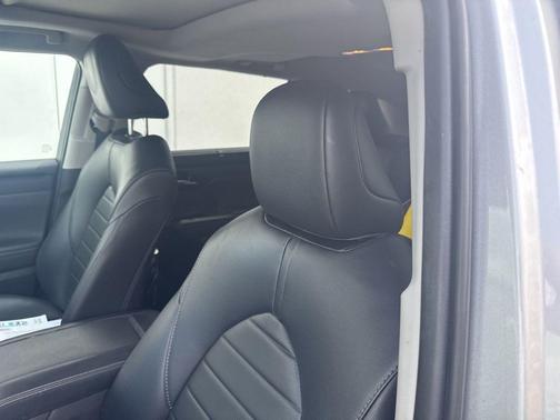 Celestial Silver Metallic 2024 Toyota Highlander Hybrid XLE