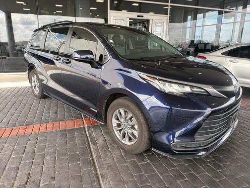 2021 Toyota Sienna LE