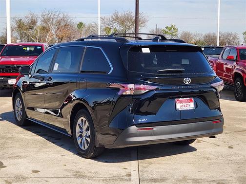 2026 Toyota Sienna LE