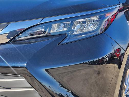 2026 Toyota Sienna LE