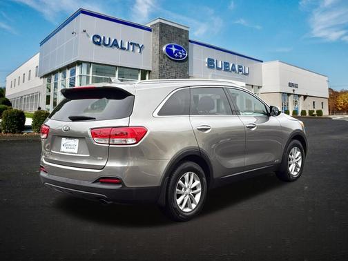 Titanium Silver 2018 Kia Sorento LX