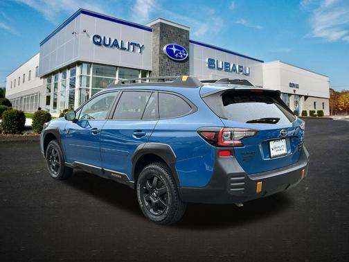 Ice Silver Metallic 2023 Subaru Outback Wilderness