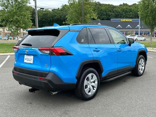 2020 Toyota RAV4 LE