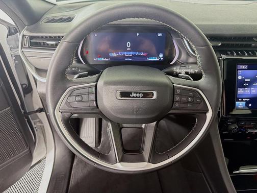 Bright White Clearcoat 2023 Jeep Grand Cherokee L Laredo