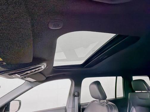 Bright White Clearcoat 2023 Jeep Grand Cherokee L Laredo