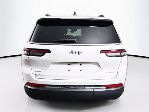 Bright White Clearcoat 2024 Jeep Grand Cherokee L Laredo
