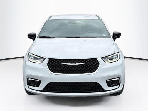 Bright White Clearcoat 2026 Chrysler Pacifica Select