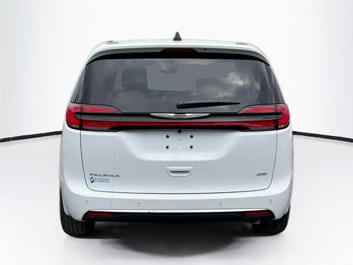 Bright White Clearcoat 2026 Chrysler Pacifica Select