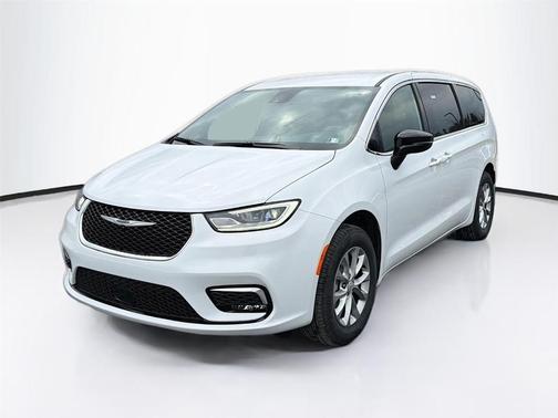 Bright White Clearcoat 2026 Chrysler Pacifica Select