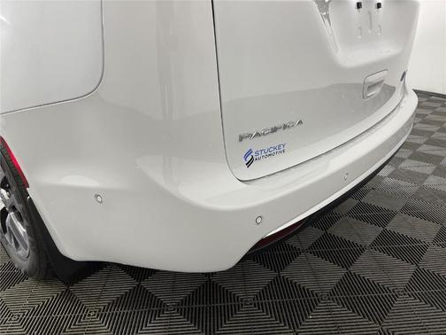 2023 Chrysler Pacifica Hybrid Pinnacle