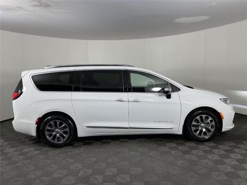 2023 Chrysler Pacifica Hybrid Pinnacle