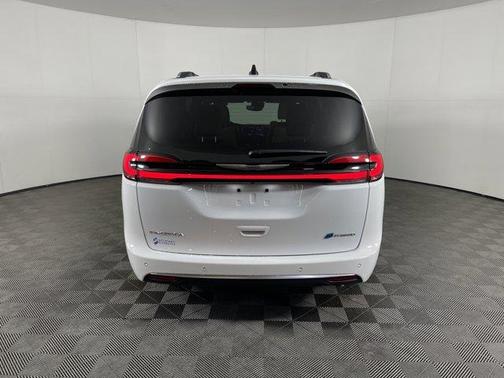 2023 Chrysler Pacifica Hybrid Pinnacle