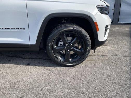 2025 Jeep Grand Cherokee Laredo
