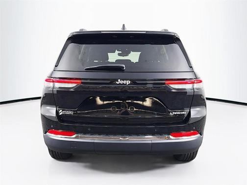 Diamond Black 2024 Jeep Grand Cherokee Laredo