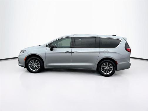 Silver Mist Clearcoat 2026 Chrysler Pacifica Select
